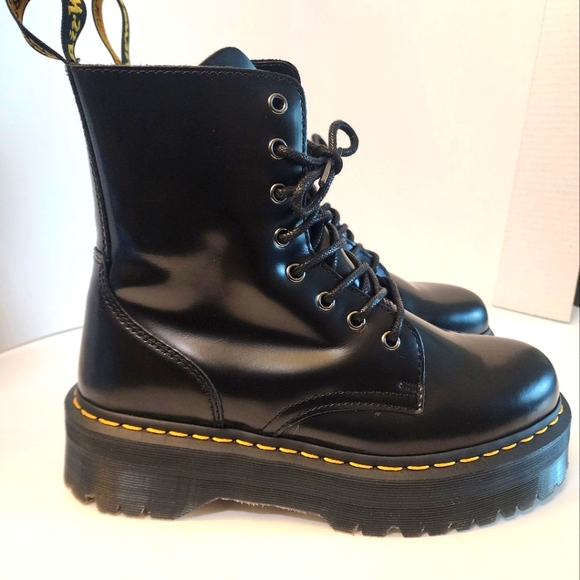 Dr. Martens Black Leather Boots for Men - Picture 4 of 16